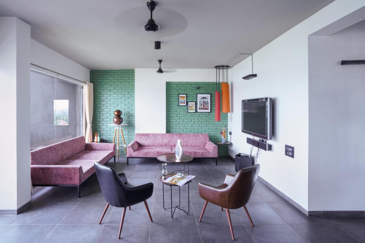 Grey Stone - Lakefront Penthouse Family Rooms Kolhapur Extérieur photo