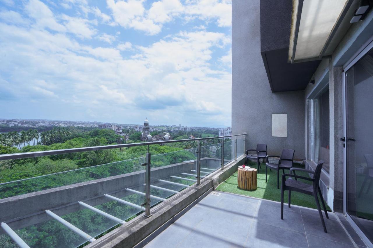 Grey Stone - Lakefront Penthouse Family Rooms Kolhapur Extérieur photo