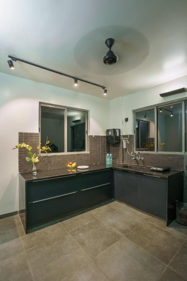 Grey Stone - Lakefront Penthouse Family Rooms Kolhapur Extérieur photo