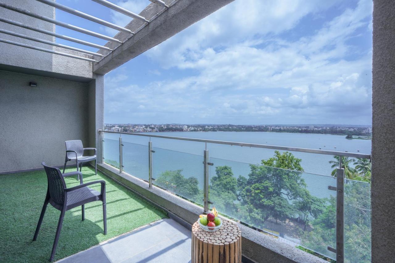 Grey Stone - Lakefront Penthouse Family Rooms Kolhapur Extérieur photo