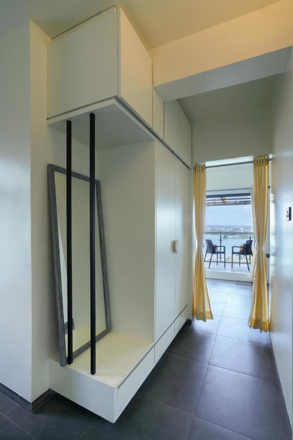 Grey Stone - Lakefront Penthouse Family Rooms Kolhapur Extérieur photo
