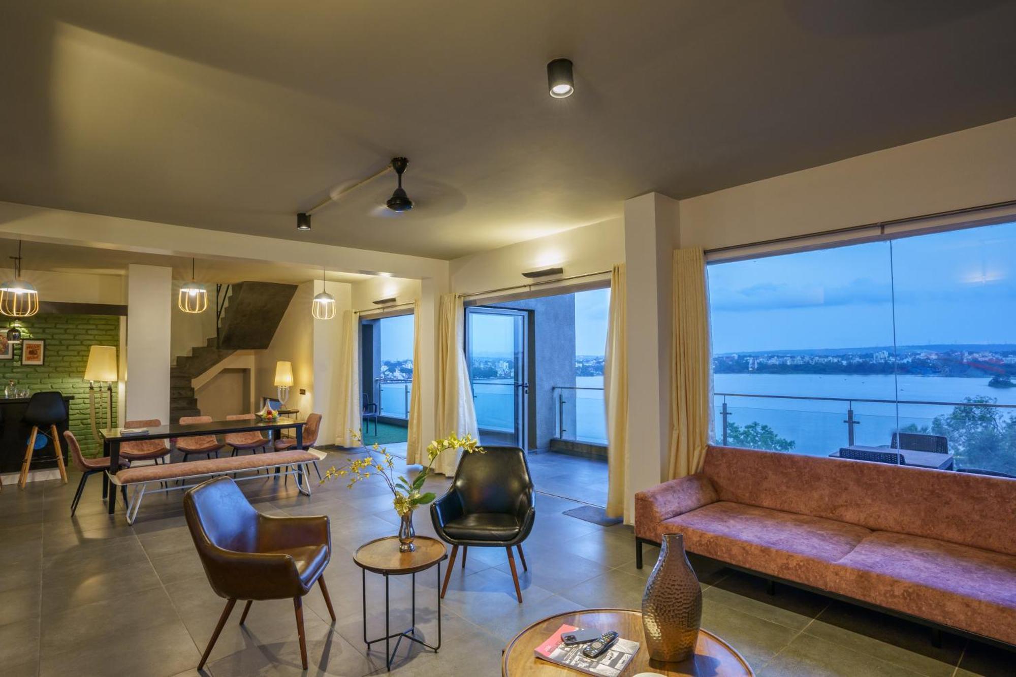 Grey Stone - Lakefront Penthouse Family Rooms Kolhapur Extérieur photo