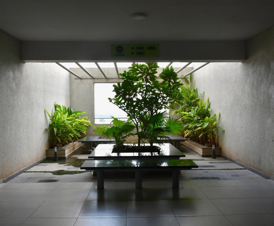 Grey Stone - Lakefront Penthouse Family Rooms Kolhapur Extérieur photo