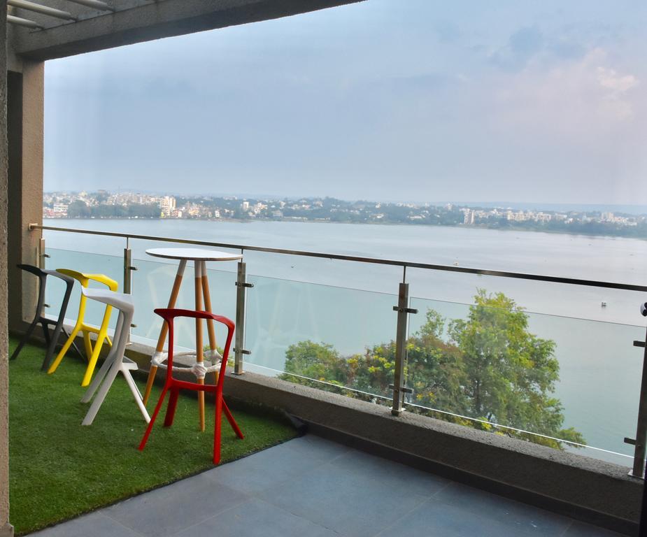 Grey Stone - Lakefront Penthouse Family Rooms Kolhapur Extérieur photo